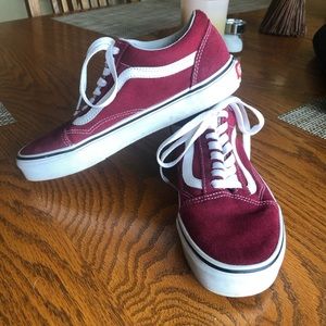 Size 9 maroon woman’s shoes. Like new